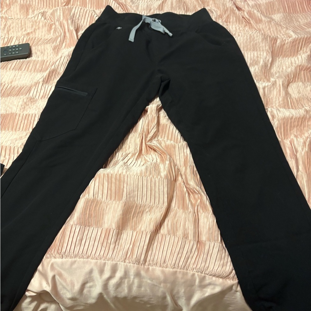 Figs Black Scrub Set